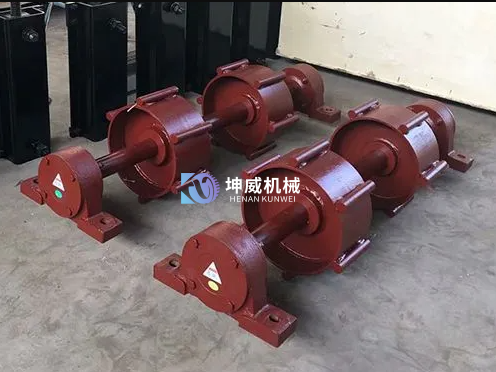 大傾角皮帶機振動清掃器 大傾角皮帶機振動清掃器